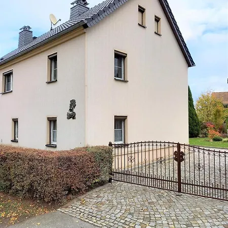 Nette In Zescha Mit Garten Und Terrasse